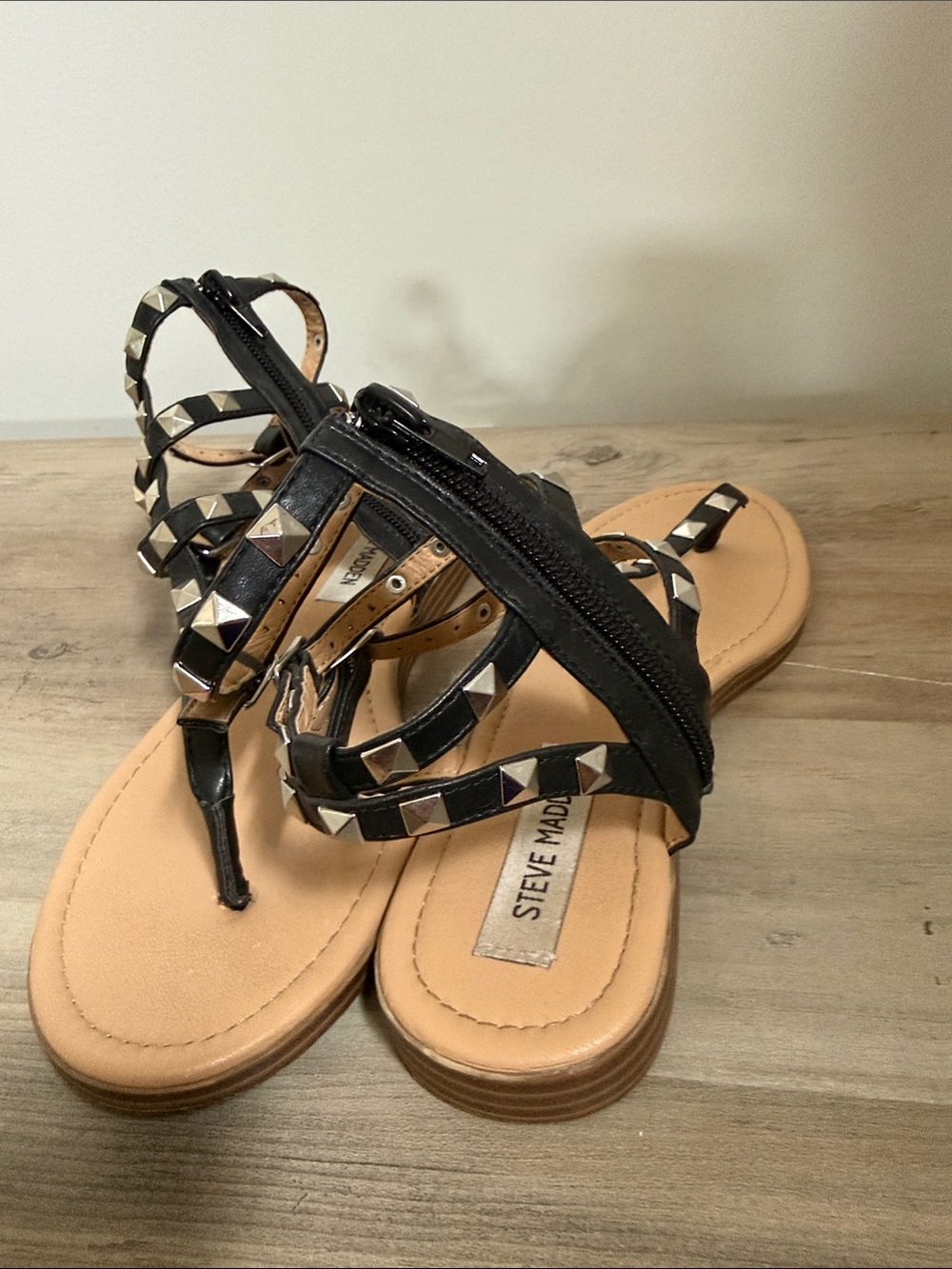 Black Studded Gladiator T-Strap Sandals for Women - Picture 3 of 4